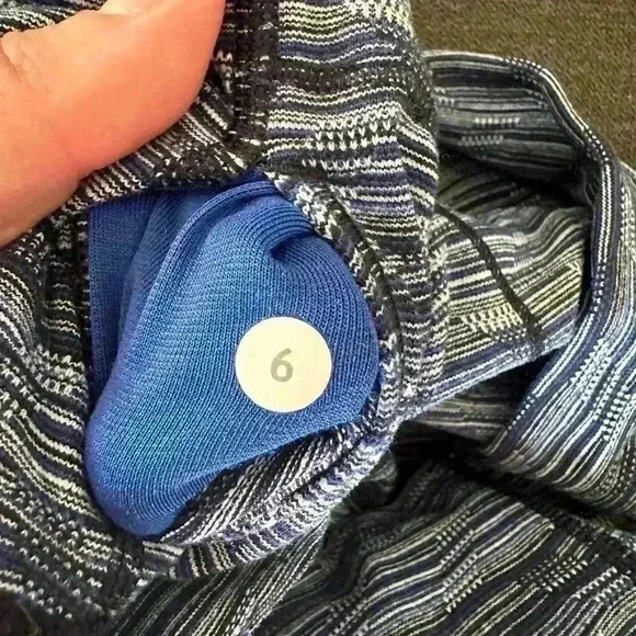 Lululemon Wunder Under Crop High Rise Blue Multi Coloured Stripe Size 6  Luon - Picture 8 of 10